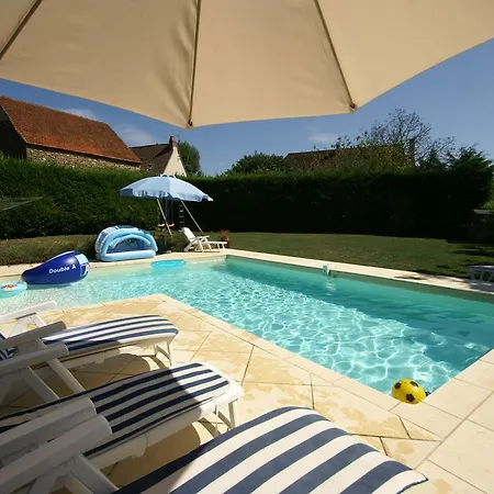 Cozy Holiday Home In Alvignac With A Private Pool