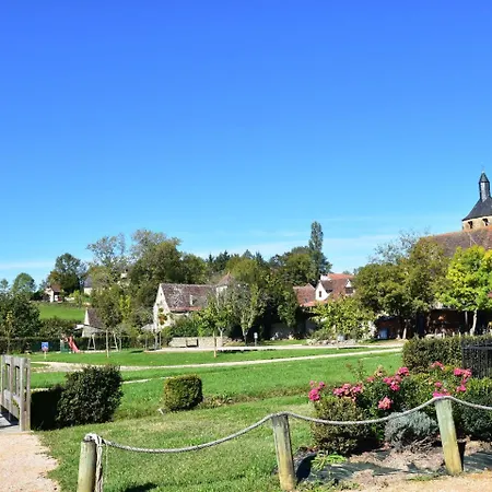 Cozy Holiday Home In Alvignac With A Private Pool
